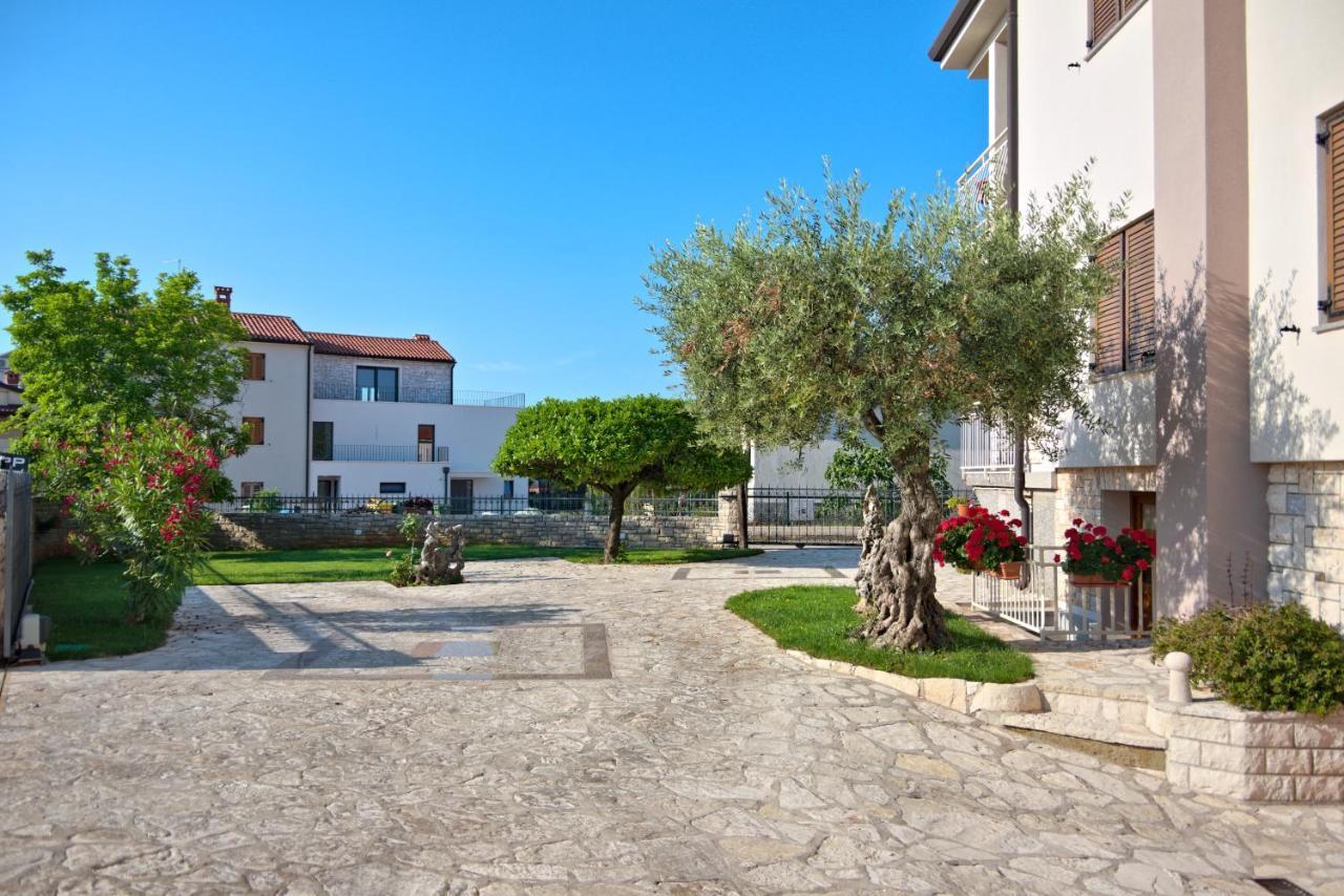 Apartments Vili Umag Exterior photo
